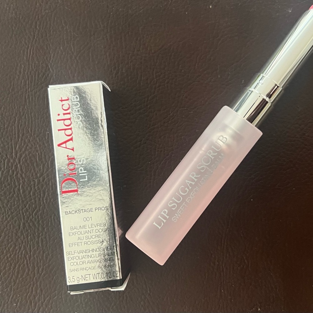 DIOR ADDICT LIP SUGAR SCRUB
Gentle Exfoliating Lip Balm-Custom Rosy
Color Effect - Picture 2 of 4